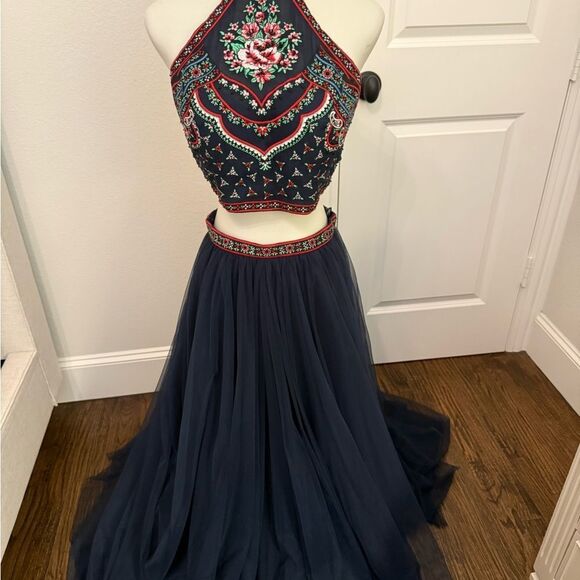 Sherri Hill Gown size 6 - Picture 3 of 15